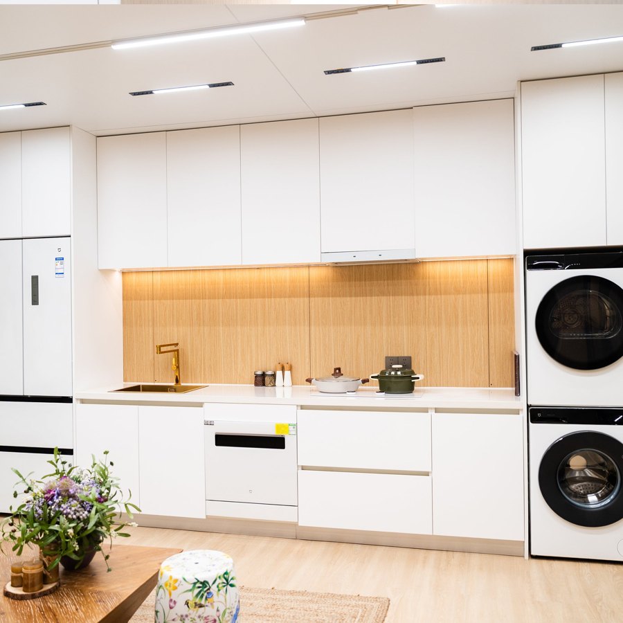Kitchen, bedroom and bathroom details.