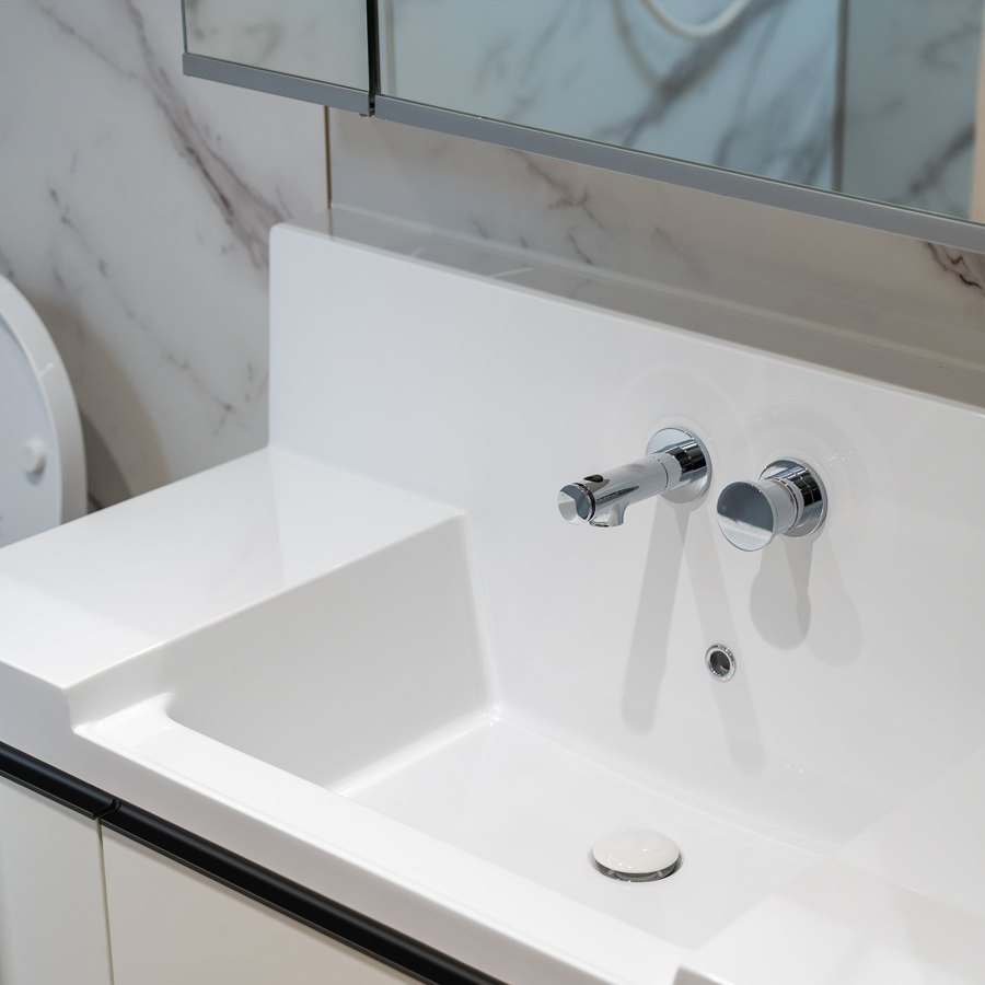 Kitchen, bedroom and bathroom details.
